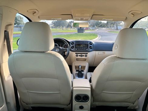 Used 2014 Volkswagen Tiguan SE image 36