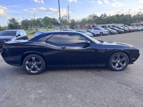 Used 2014 Dodge Challenger SXT image 6
