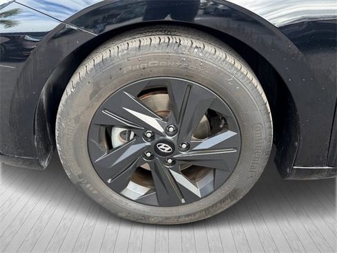 Used 2023 Hyundai Elantra SEL image 6
