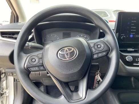 Used 2025 Toyota Corolla LE image 33