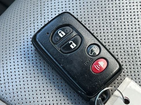 Used 2013 Toyota Highlander Limited image 32