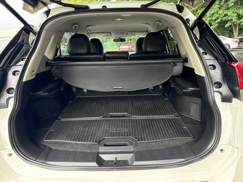Used 2018 Nissan Rogue SV w/ Premium Package AWD/4WD image 15