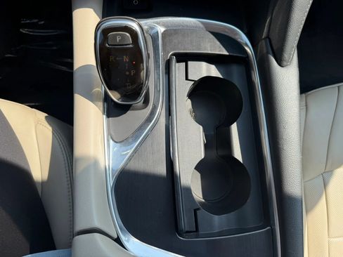 Used 2019 Buick Enclave Essence FWD image 29