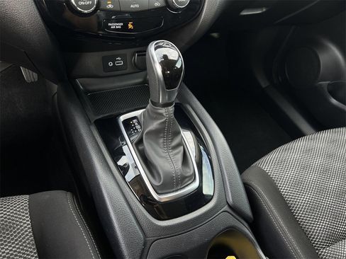 Certified 2021 Nissan Rogue Sport SV image 19