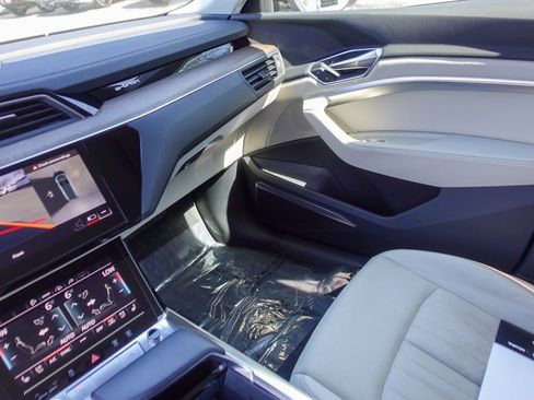 Used 2024 Audi Q8 e-tron Premium Plus w/ Premium Plus Package image 18