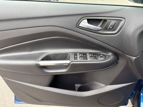 Used 2019 Ford Escape SE image 12