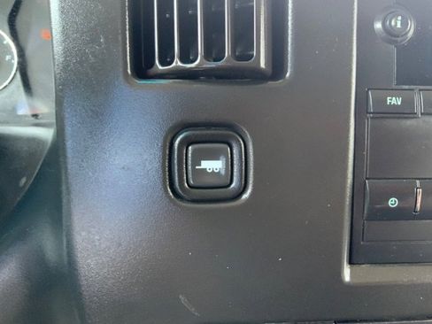 Used 2020 Chevrolet Express 2500 image 17