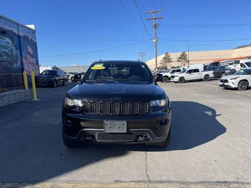 Certified 2019 Jeep Grand Cherokee Laredo image 5