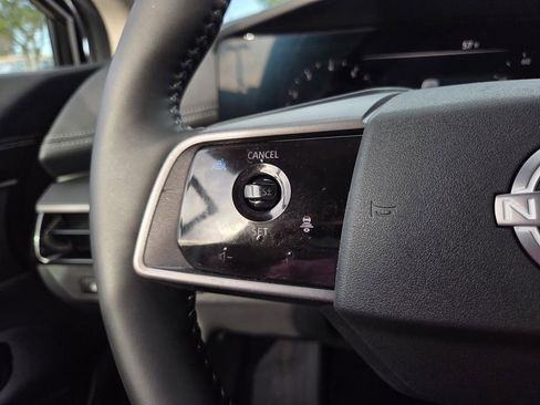 Used 2025 Nissan Murano SV image 19