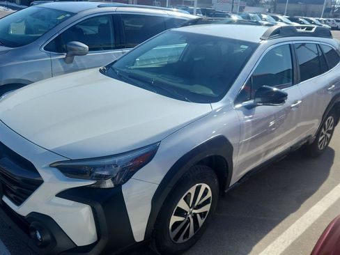 Used 2025 Subaru Outback Premium image 8