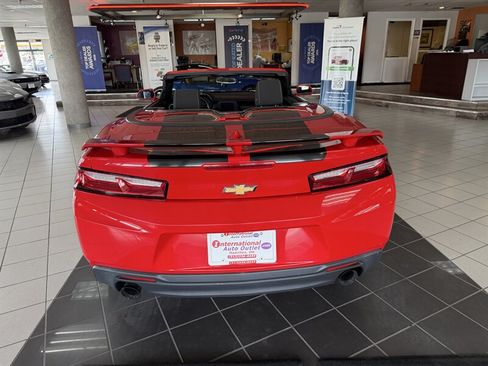 Used 2016 Chevrolet Camaro LT RWD image 9