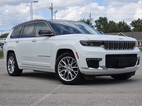 Used 2023 Jeep Grand Cherokee L Summit w/ Luxury Tech Group V AWD/4WD image 4