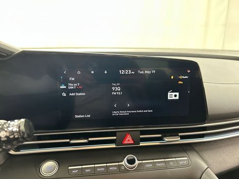 Used 2023 Hyundai Elantra Limited FWD image 14
