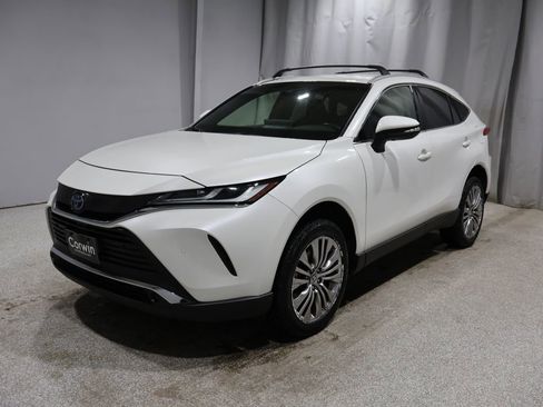 Used 2022 Toyota Venza XLE image 5