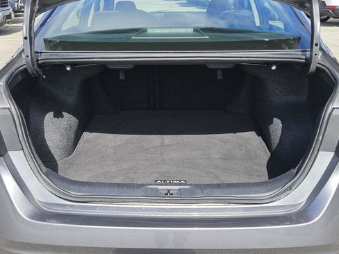Used 2024 Nissan Altima 2.5 SR FWD image 9