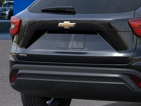 New 2026 Chevrolet Trax LS w/ LS Convenience Package FWD image 14