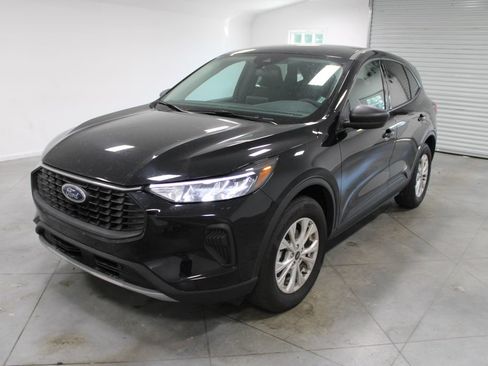 Used 2025 Ford Escape Active AWD/4WD image 4