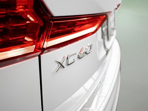 Certified 2025 Volvo XC60 B5 Core w/ Protection Package Premier image 9