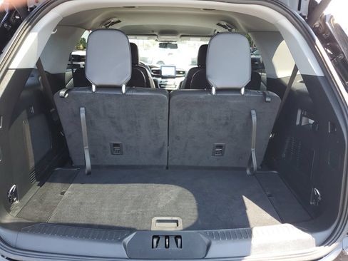 Used 2024 Ford Explorer XLT w/ Equipment Group 202A AWD/4WD image 33