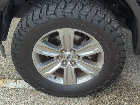 Used 2019 Ford F150 Platinum w/ Equipment Group 701A Luxury AWD/4WD image 23
