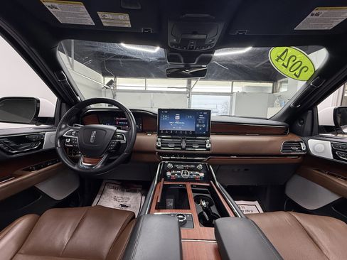 Used 2024 Lincoln Navigator Reserve w/ Equipment Group 201A image 15
