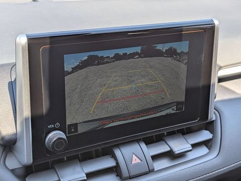 Used 2025 Toyota RAV4 LE AWD/4WD image 27