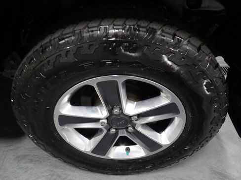 Used 2020 Jeep Wrangler Unlimited Sahara w/ Dual Top Group image 33