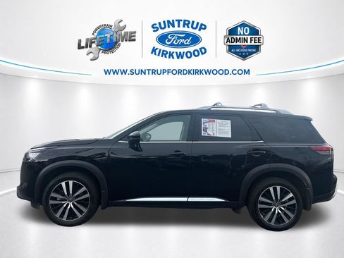 Used 2025 Nissan Pathfinder Platinum w/ Cargo Package FWD image 2