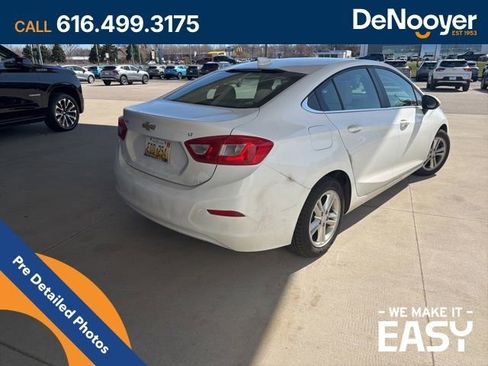 Used 2017 Chevrolet Cruze LT w/ Convenience Package image 5