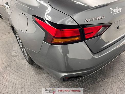 Used 2025 Nissan Altima 2.5 SV FWD image 14