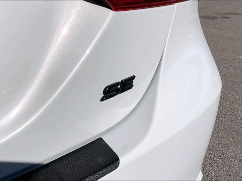 Used 2022 Toyota Camry SE image 9