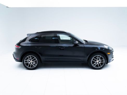 Used 2025 Porsche Macan image 8