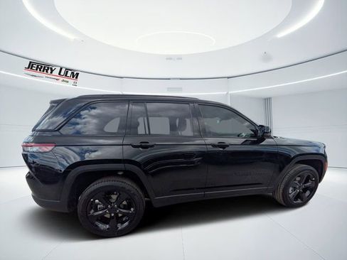 New 2025 Jeep Grand Cherokee Limited w/ Black Appearance Package image 2