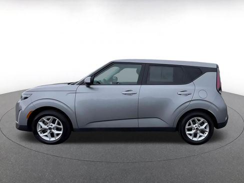 Used 2025 Kia Soul LX w/ LX Technology Package FWD image 9