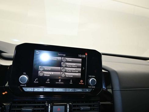 Used 2025 Nissan Pathfinder SV AWD/4WD image 17