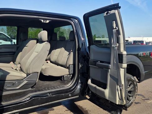 Used 2018 Ford F150 XLT w/ Equipment Group 302A Luxury AWD/4WD image 17