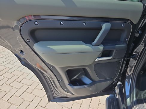 Certified 2025 Land Rover Defender 110 X-Dynamic SE AWD/4WD image 13