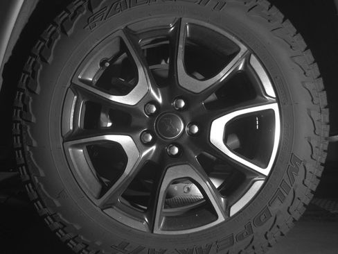 Used 2025 Jeep Compass Trailhawk image 14