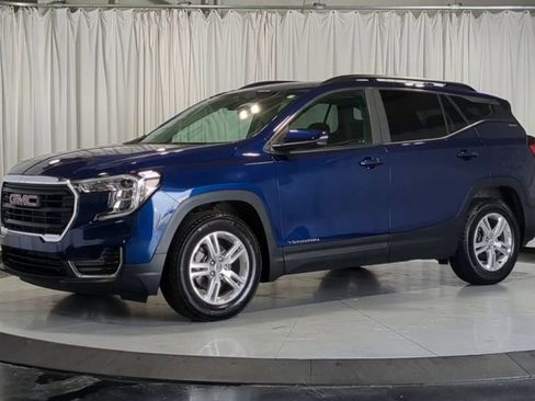 Used 2023 GMC Terrain SLE w/ Driver Convenience Package FWD image 5