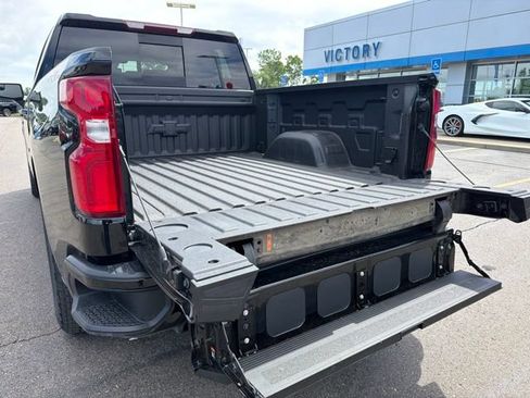 Used 2025 Chevrolet Silverado 1500 RST AWD/4WD image 9