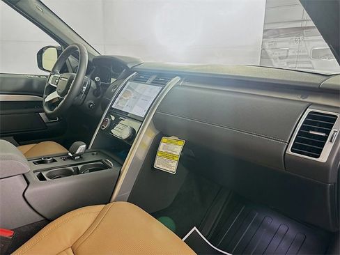 New 2026 Land Rover Discovery Limited Edition image 29