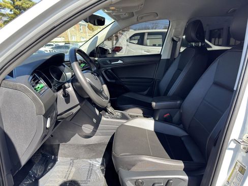 Used 2021 Volkswagen Tiguan SE image 17