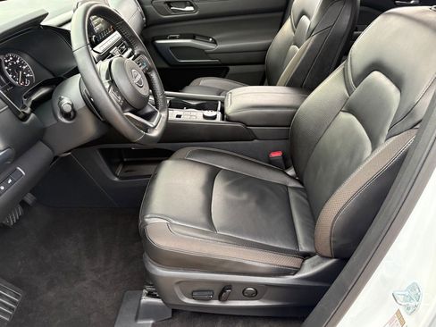Certified 2025 Nissan Pathfinder SL image 29