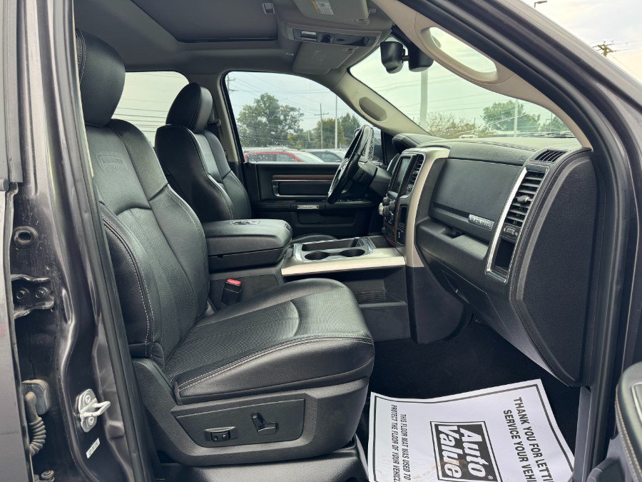 Used 2018 RAM 1500 Laramie AWD/4WD image 18