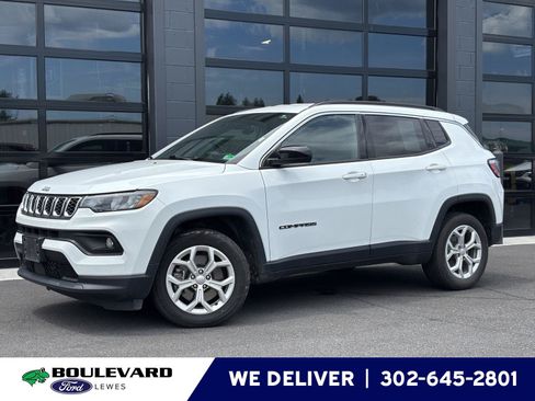 Used 2024 Jeep Compass Latitude AWD/4WD image 1