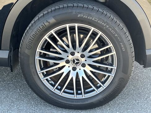 Used 2025 Mercedes-Benz GLC 300 4MATIC image 12