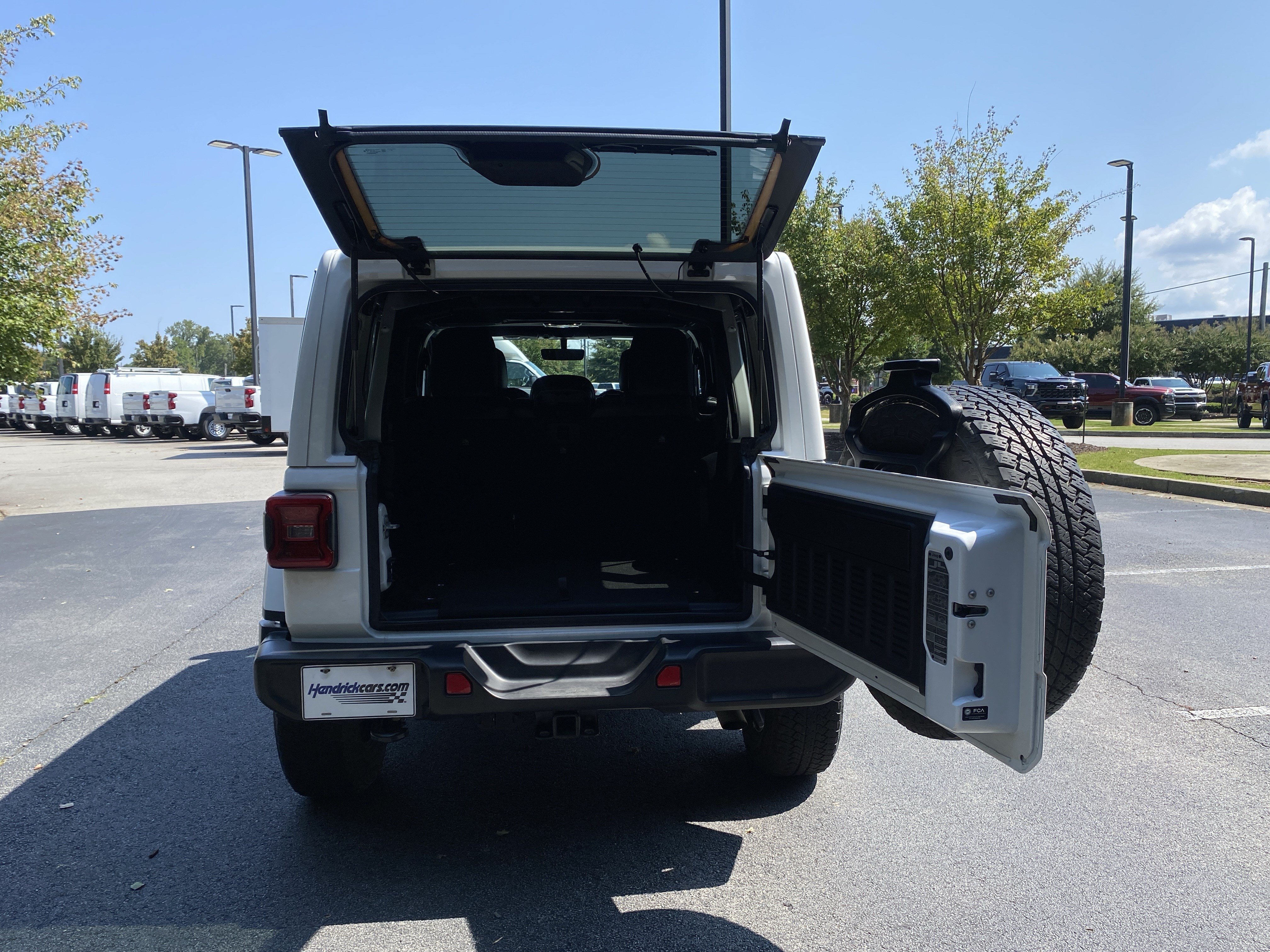 Used 2023 Jeep Wrangler Unlimited Sahara AWD/4WD image 11