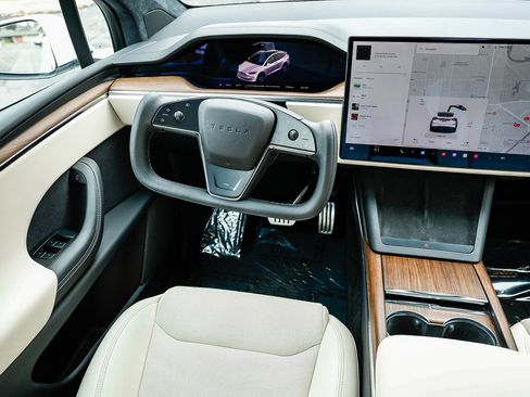 Used 2023 Tesla Model X image 14