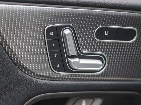 Used 2021 Mercedes-Benz GLB 250 w/ Premium Package image 21