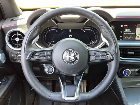 Used 2025 Alfa Romeo Stelvio Tributo Italiano w/ Driving Assist Package AWD/4WD image 7